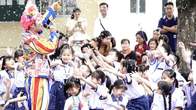 Buổi họp phụ huynh học sinh lớp 1 ấn tượng với thầy hiệu trưởng