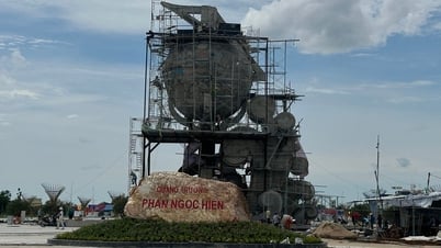 Nationalfeiertag 2.9: Ca Mau-Feuerwerk auf dem neu errichteten Phan Ngoc Hien-Platz
