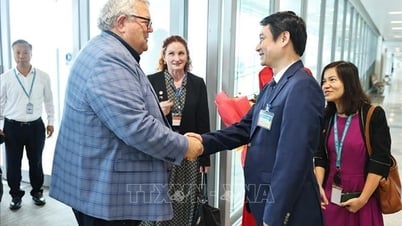 Chủ tịch Quốc hội New Zealand đến Hà Nội, bắt đầu thăm chính thức Việt Nam