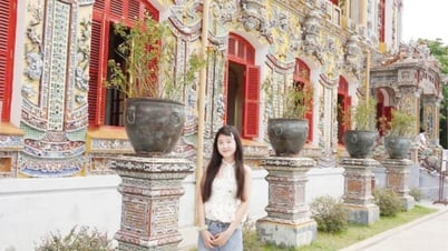 Traveling alone, young people seek a slow pace of life