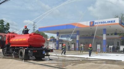 Práctica de extinción de incendios, rescate y primeros auxilios en gasolinera.