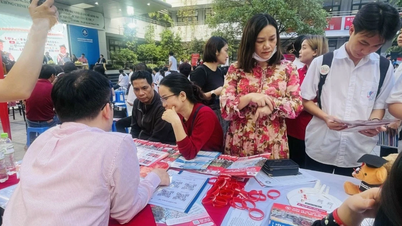 มหาวิทยาลัยหลายแห่งเปิดสอบเพิ่มเติม โดยได้คะแนนสอบต่ำเป็นประวัติการณ์