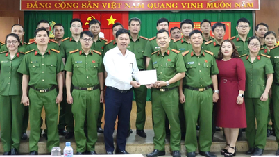 ឃុំកាំឡែម៖ ចុះសួរសុខទុក្ខ និងលើកទឹកចិត្តដល់នគរបាលឃុំ ចំពោះសមិទ្ធិផលលេចធ្លោក្នុងដំណាក់កាលប្រយុទ្ធ និងបង្ក្រាបបទល្មើស
