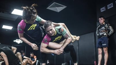 화제인 MMA 걸, '싸움' 이유 공개하며 여성들에게 자기보호 조언
