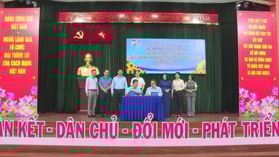 Signature d'un accord conjoint de transformation numérique entre le quartier de Hoa Hung et le Centre de transformation numérique de Hô-Chi-Minh-Ville pour la période 2025-2026