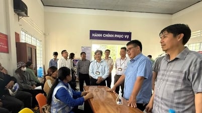 Lam Dong성 인민위원회 부위원장 Nguyen Ngoc Phuc은 Ta Hine 및 Ta Nang 지역에서 근무했습니다.