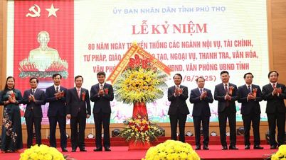 ພູ​ທອຍ​ສະ​ເຫຼີມ​ສະ​ຫຼອງ 80 ປີ​ແຫ່ງ​ວັນ​ປະ​ເພ​ນີ​ຂອງ​ອົງ​ການ​ລັດ