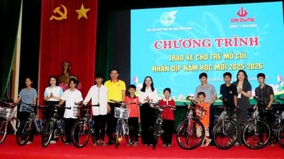 タインホア省女性連合が新学期を記念して孤児に贈り物を贈る