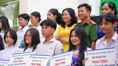 TP.HCM: Nhiều trường không nhận hoa chúc mừng lễ khai giảng, xin chuyển thành học bổng