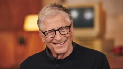 Bill Gates xài Samsung thay vì iPhone, 3 cuốn sách 'gối đầu giường' là gì?