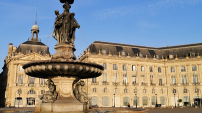 Tour über den Bourse Square – Herausragende Architektur und urbaner Komplex des 18. Jahrhunderts