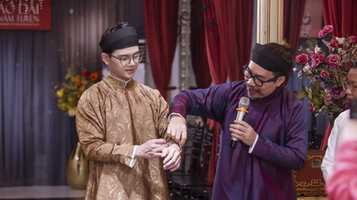 Innovating the five-panel ao dai from Western art inspiration