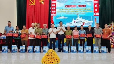 Bộ Tư lệnh Vùng Cảnh sát biển 1 trao hơn 200 suất quà trong Chương trình “Cảnh sát biển đồng hành với ngư dân”