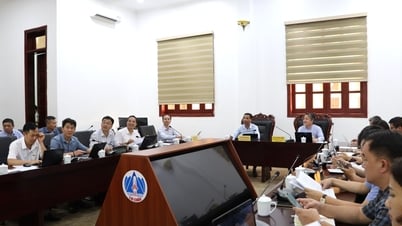 عمل الوفد العامل لوزارة العلوم والتكنولوجيا مع عدد من الوكالات في مقاطعة لاي تشاو بشأن تشغيل جهاز الحكومة على مستوى البلدية.