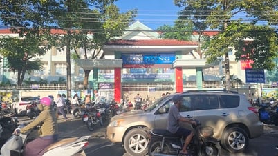 โรงเรียนกลางบางแห่งมีการจราจรติดขัดในวันแรกของภาคเรียน