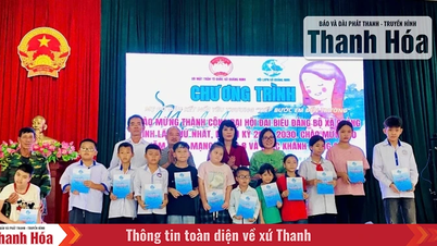 Presenting 32 gifts to orphans with special difficulties in Quang Ninh commune