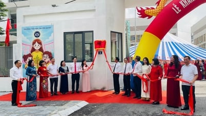 Le quartier de Cau Giay installe des panneaux pour les travaux de construction afin de célébrer la fête nationale le 2 septembre