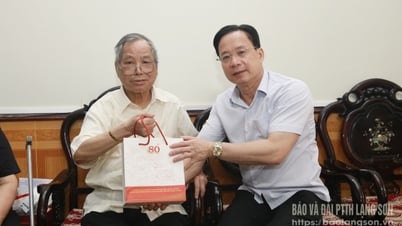 Thường trực Tỉnh uỷ thăm, tặng quà các đồng chí nguyên lãnh đạo tỉnh, nguyên lãnh đạo Quân khu 1