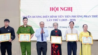 Elogio de los modelos avanzados típicos del barrio de Phan Thiet por primera vez