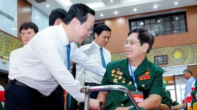 Lãnh đạo tỉnh Nghệ An gặp mặt người có công với cách mạng, gia đình chính sách tiêu biểu