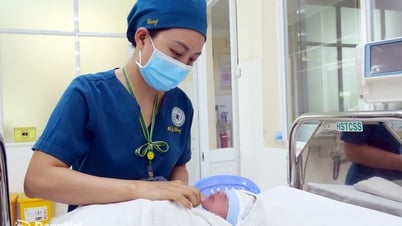 황달과 급성 뇌 합병증을 앓았던 신생아 소년이 놀라운 치료 성과를 보였습니다.