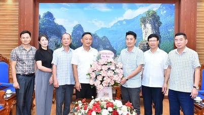 Tuyen Quang Newspaper, Radio and Television congratulate the Department of Construction on its traditional day.