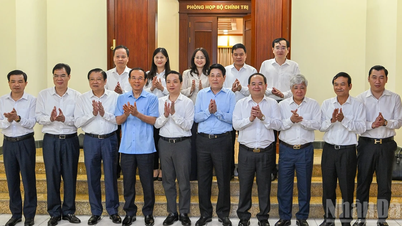 [Foto] Das Politbüro arbeitet mit dem Ständigen Ausschuss des Parteikomitees der Provinz Cao Bang und dem Parteikomitee der Stadt Hue zusammen