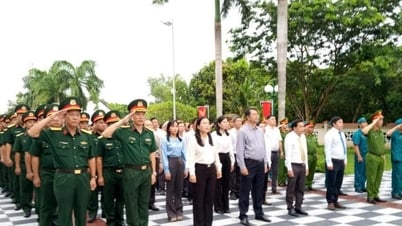 La Gi ward leaders visit heroes and martyrs on the occasion of the 80th anniversary of National Day September 2