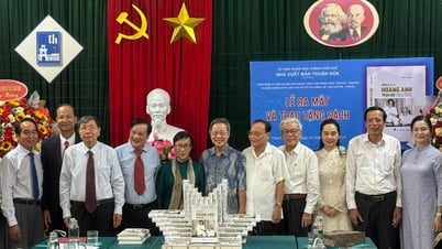 革命家ホアン・アンに関する本の出版記念会