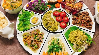 هل ينبغي أن تكون صينية القرابين لمهرجان منتصف الخريف (Rằm tháng 7) كبيرة أم صغيرة حتى تعتبر كاملة؟