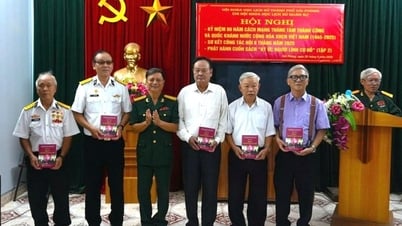 Ra mắt cuốn sách 'Ký ức người lính Cụ Hồ'