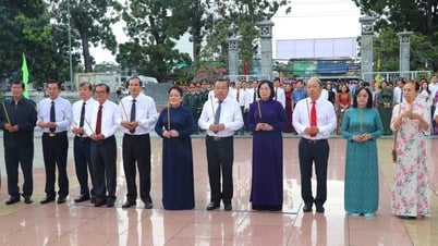 Les dirigeants de la province de Tay Ninh ont visité le cimetière des martyrs de Tra Vo à l'occasion du 80e anniversaire de la fête nationale du Vietnam.