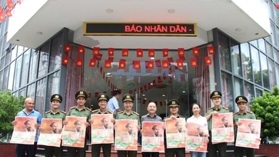 Báo Nhân Dân tặng 100.000 ấn phẩm Phụ san đặc biệt 2/9 cho người dân Đà Nẵng