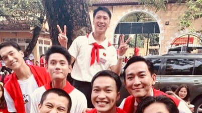 El artista popular Thanh Hoa está lleno de felicidad con Hoa Minzy, el elenco de 'Red Rain' causa revuelo