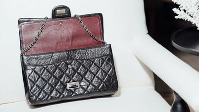 Túi Chanel được coi như kiệt tác, giá đắt đỏ vẫn tăng chóng mặt