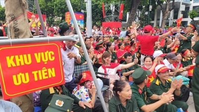 Phường Ba Đình: Bố trí ghế ngồi, chỗ nghỉ đêm cho người dân xem diễu binh, diễu hành