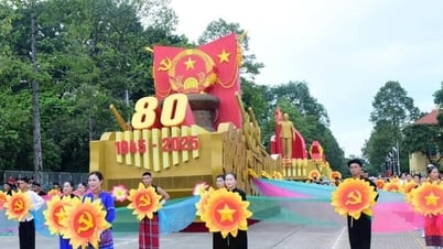 Ấn tượng Khối Nghi trượng trong đội hình diễu binh, diễu hành nhiệm vụ A80