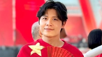 응우옌 반 충은 상업 음악으로 연간 10억 VND를 벌고 있지만, 여전히 애국적인 음악을 쓰는 것을 좋아합니다.