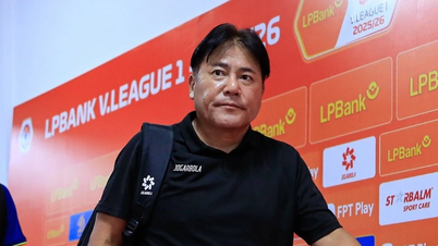 Bại trận trước CAHN, HLV Hà Nội FC bóng gió nguy cơ mất việc