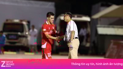 គ្រូបង្វឹក Le Huynh Duc អាណិត Tien Linh
