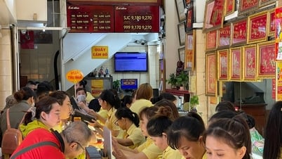 Precio del oro hoy 29 de agosto: Los precios de las barras y anillos de oro aumentan continuamente, rompiendo récords, el precio mundial del oro aumenta fuertemente