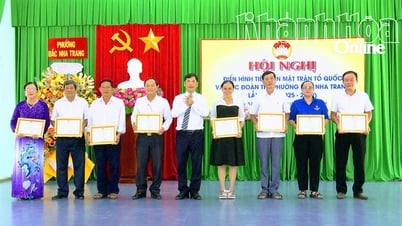เขตบั๊กญาจางมอบรางวัลให้กับกลุ่มขั้นสูงทั่วไป 8 กลุ่มและบุคคล 20 คน