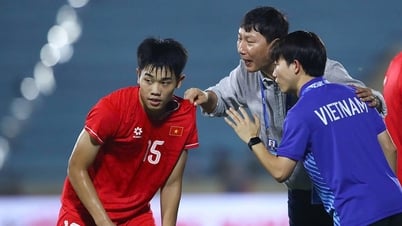 Các chân sút U.23 VN phải hay hơn lúc vô địch Đông Nam Á, thầy Kim muốn sân đông khán giả