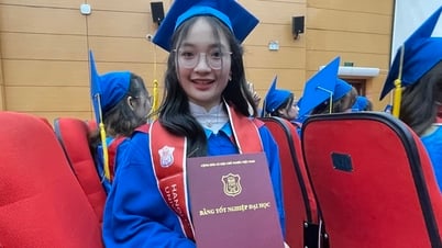 Gần 750 bác sĩ nhận bằng trong lễ tốt nghiệp "chưa từng có"