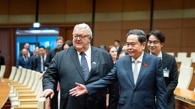 ニュージーランド国会議長がディエンホンホールを訪問し、骨董品を視察