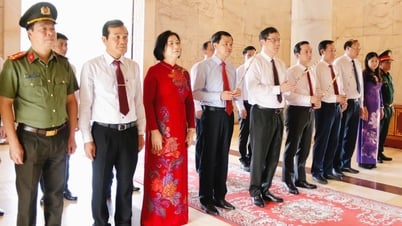 Đoàn đại biểu tỉnh dâng hương, dâng hoa nhân kỷ niệm 80 năm Cách mạng Tháng Tám và Quốc khánh 2/9