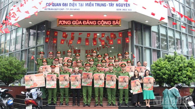 Da Nang : 100 000 suppléments célébrant le 80e anniversaire de la fête nationale sont prêts à être lus