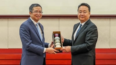 L'ambassadeur Pham Thanh Binh rencontre le chef adjoint du département de la propagande du Comité central du Parti communiste chinois
