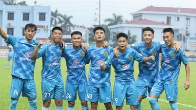 Hoa Binh spielt immer noch in der ersten Liga, VPF ist glücklicher als der Gewinn von Gold: Antrag auf Namensänderung, Umzug ins Viet Tri-Stadion