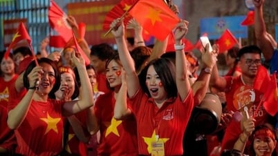 독립기념일을 기념하여 모든 사람에게 1인당 10만 동을 기부합니다.